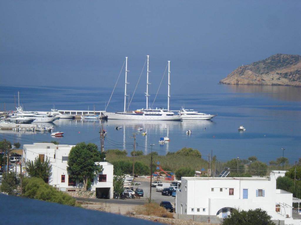 Efharis Hotel Kamares  Екстериор снимка
